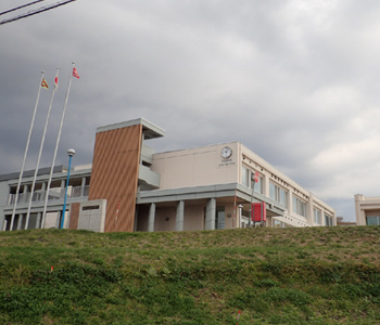 泊中学校校舎改築工事(建築主体)