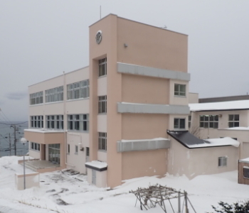 神恵内中学校校舎窓等改修工事